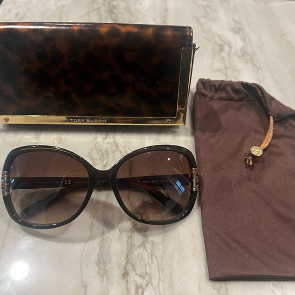 Tory Burch Tortoise Shell Sunglasses - Picture 1 of 2